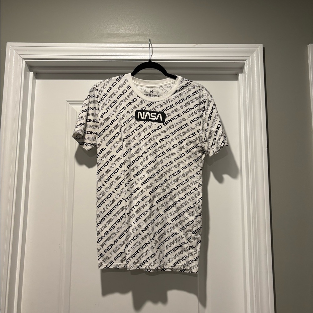 Hyper Space Men’s Size Small White and Black Pattern NASA Shirt